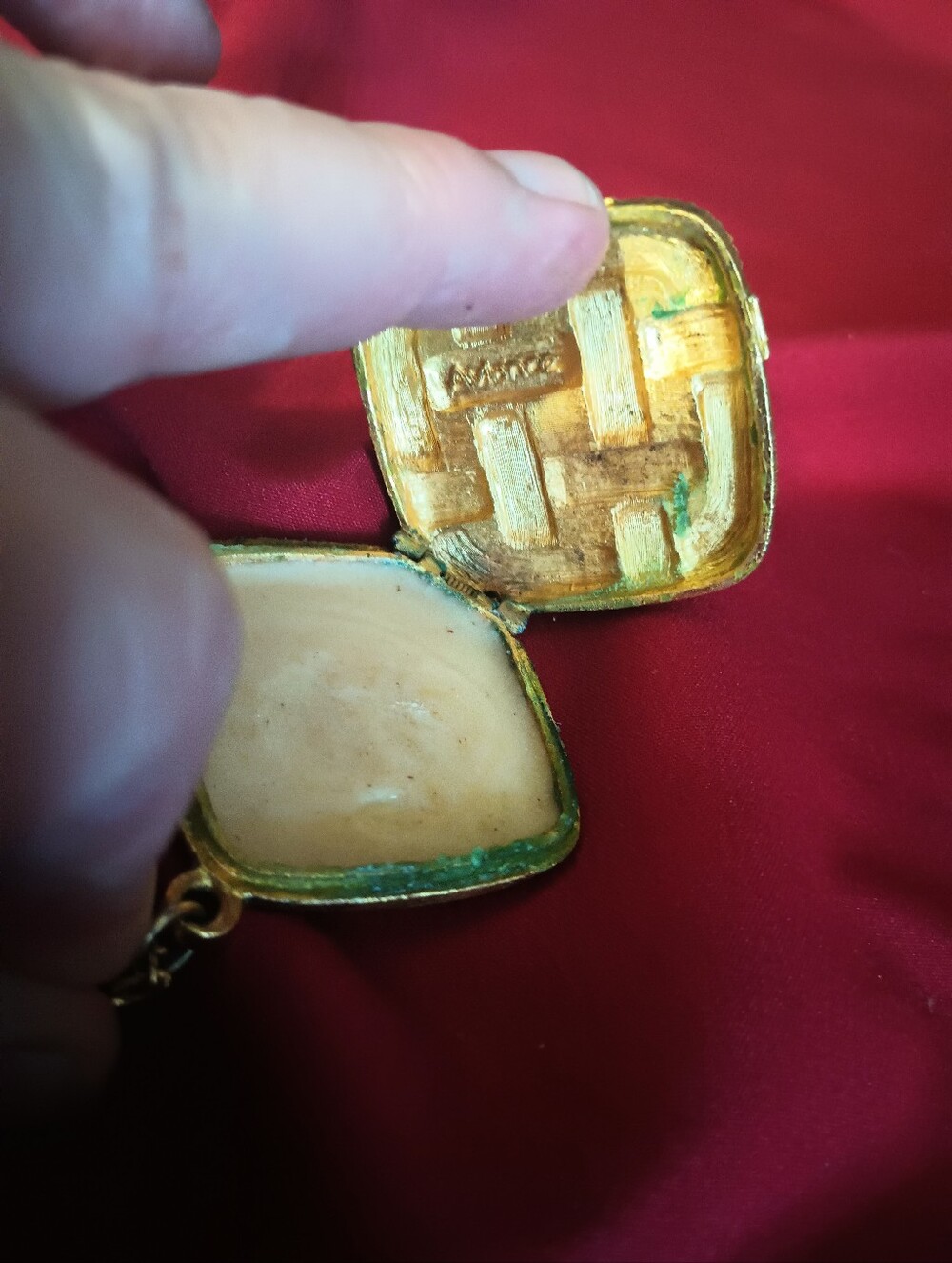 Vintage Aviance By Prince Matchabelli Perfume Locket Necklace. 32" Chain - Picture 2 of 8